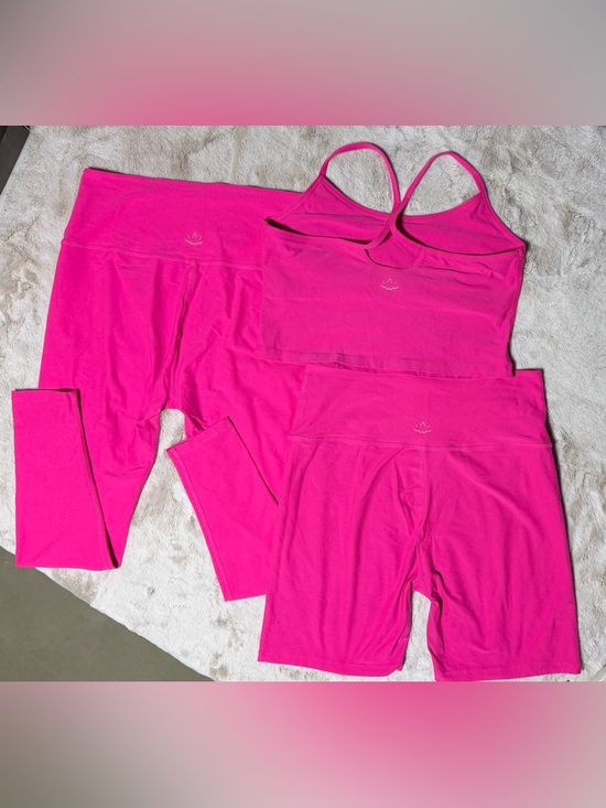 Beyond Yoga Hot Pink Tank (XL) with Matching High-Waist Shorts & Leggings (XXL) - Picture 2 of 7